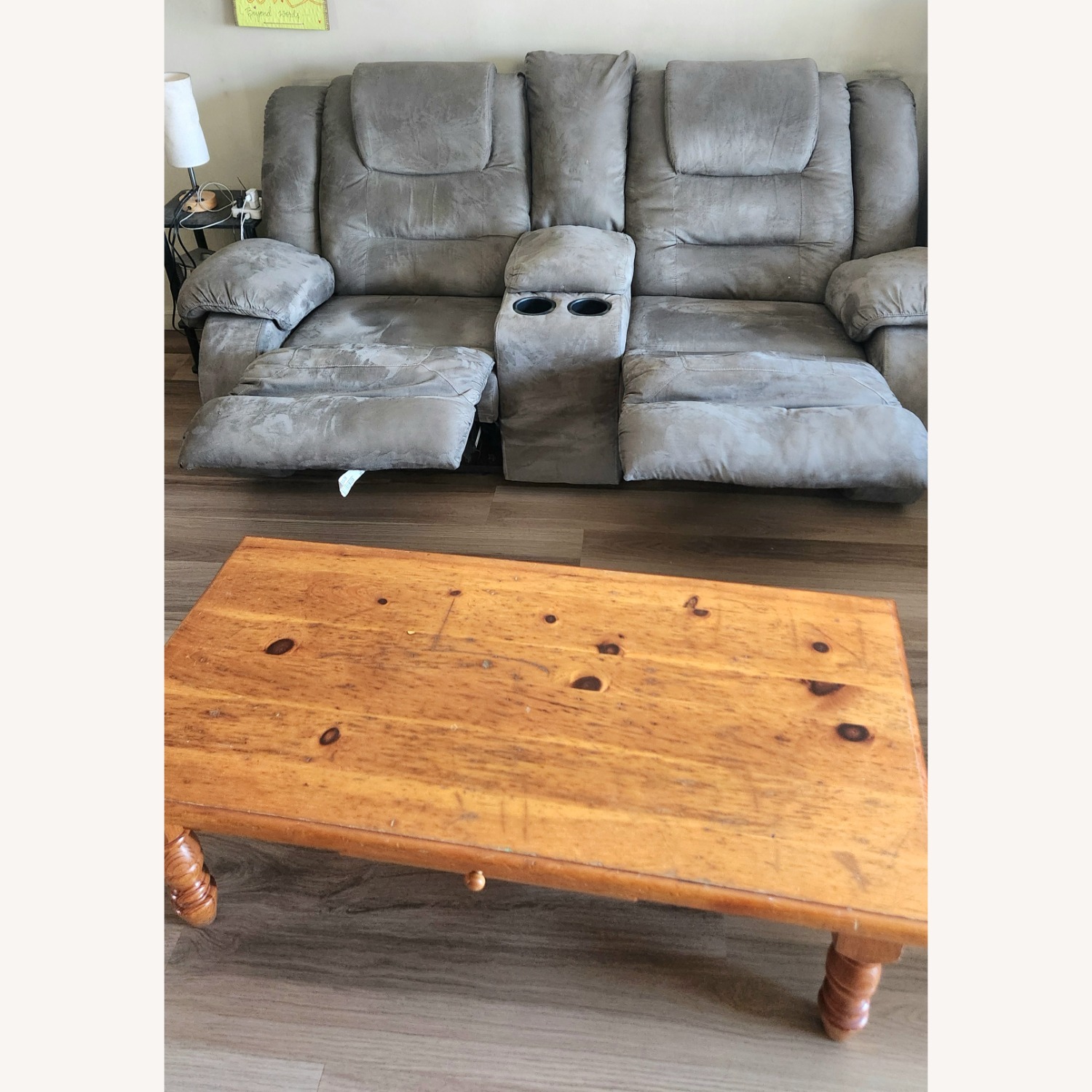 Laresview Manual Reclining Loveseat with Console - image-2