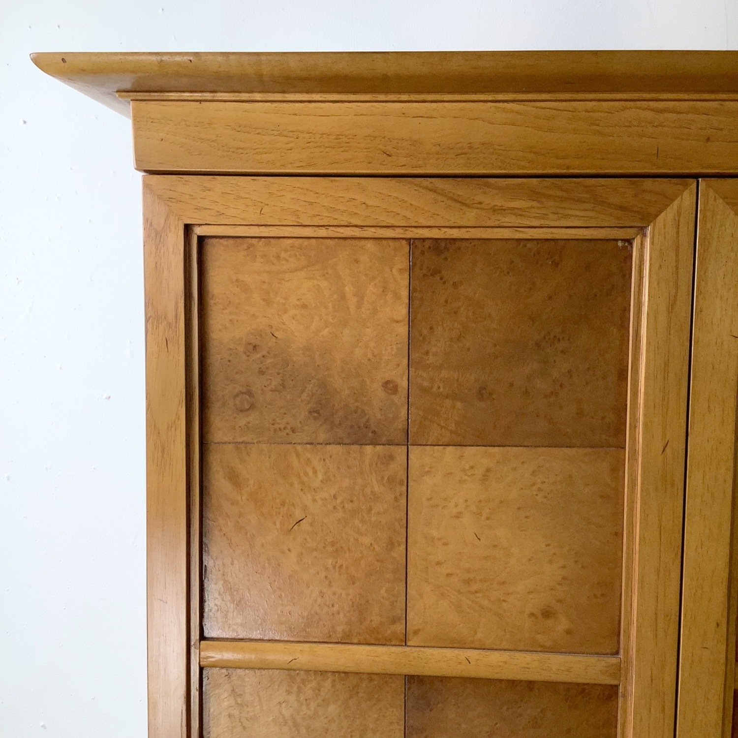 Tomlinson Sophisticate Mid-Century Modern Hutch - image-8