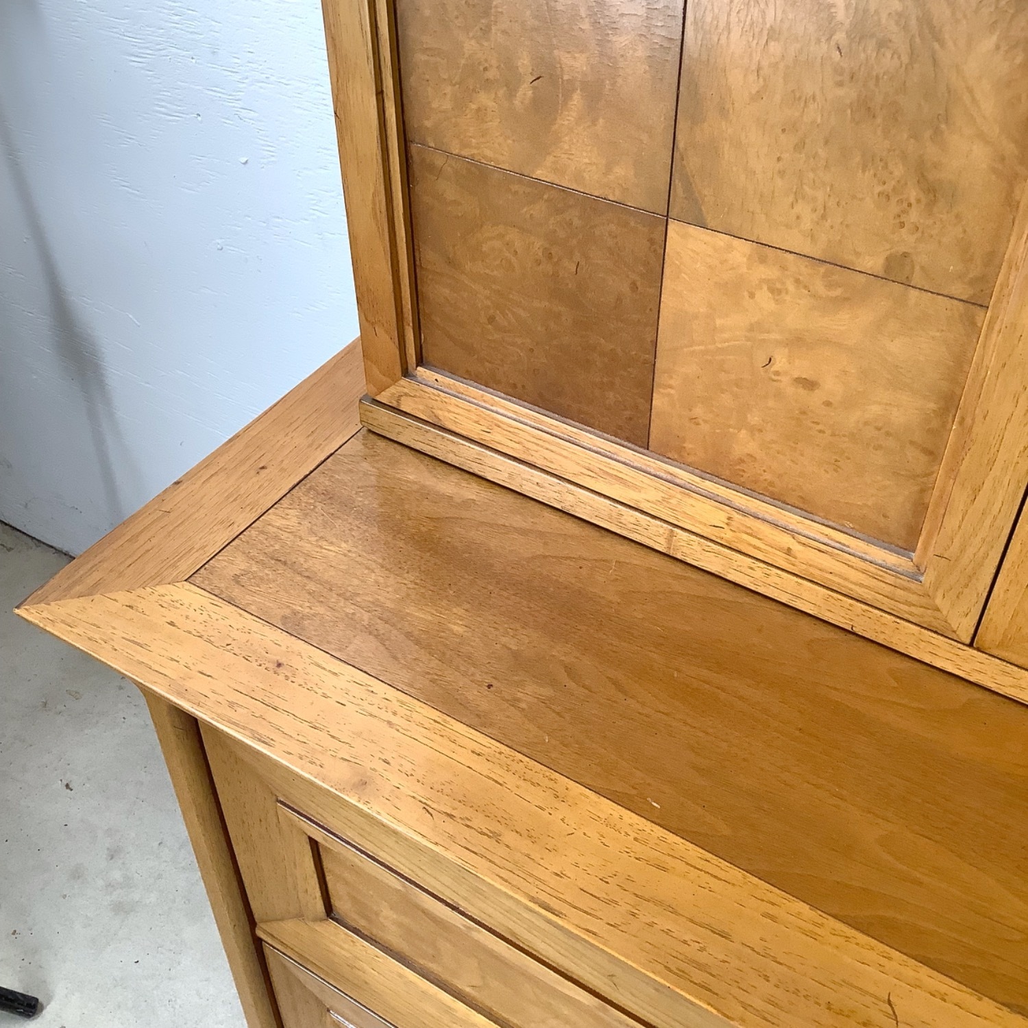 Tomlinson Sophisticate Mid-Century Modern Hutch - image-4