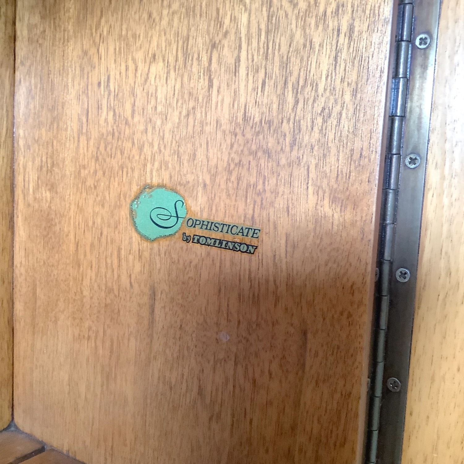 Tomlinson Sophisticate Mid-Century Modern Hutch - image-7