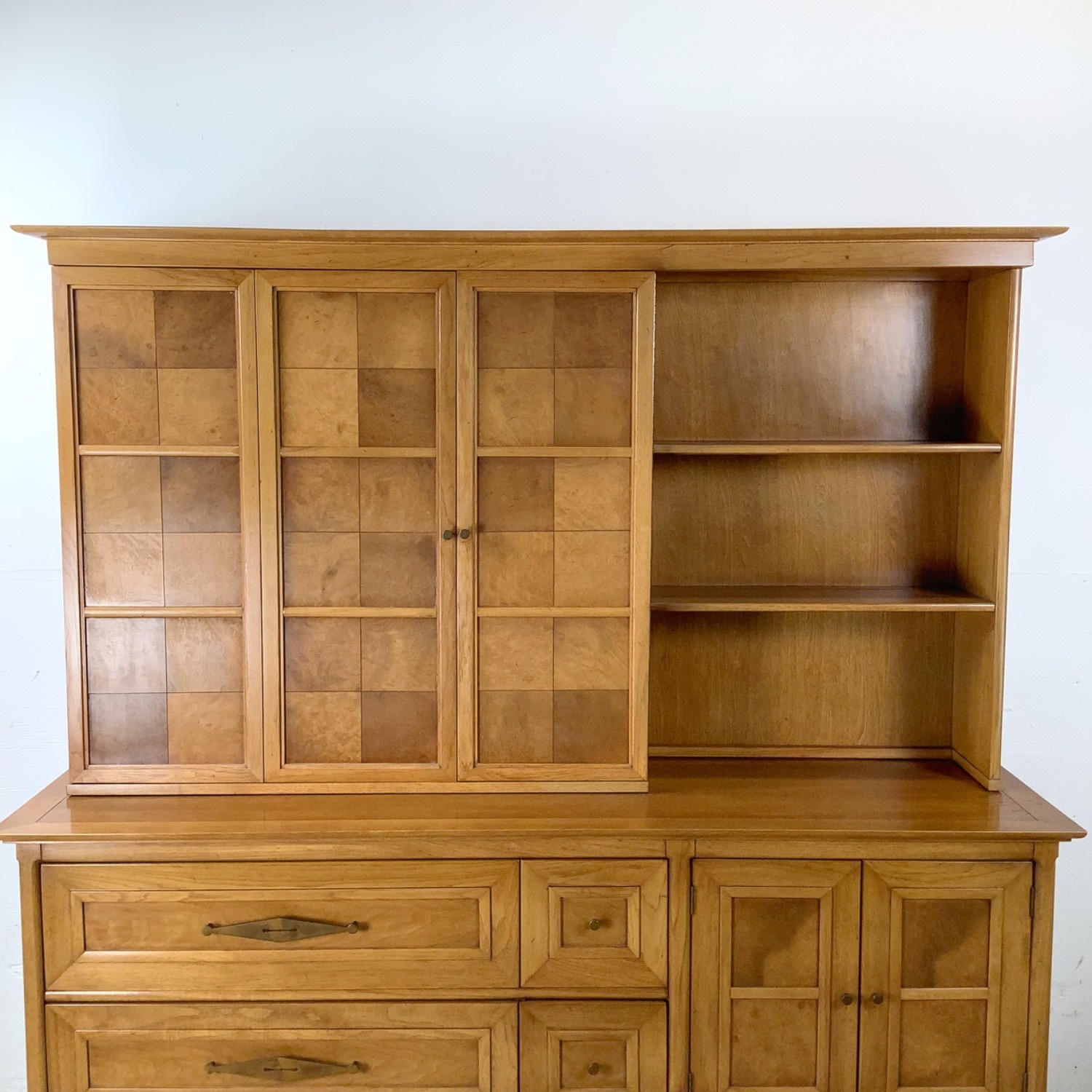 Tomlinson Sophisticate Mid-Century Modern Hutch - image-2