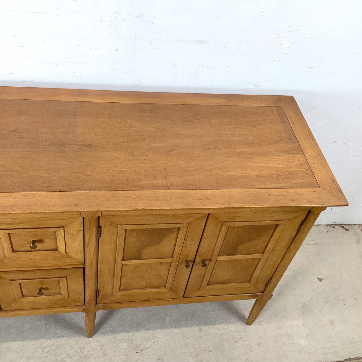 Tomlinson Sophisticate Mid-Century Modern Hutch - image-14