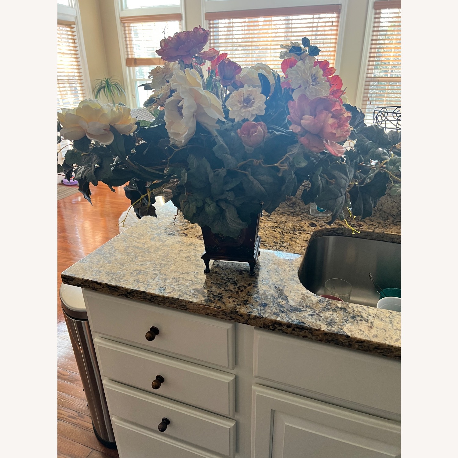 Dining Table Flower Centerpiece - image-1