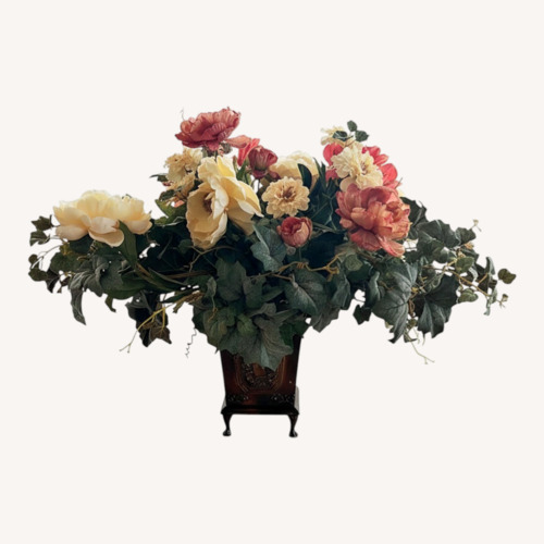 Used Dining Table Flower Centerpiece  for sale on AptDeco