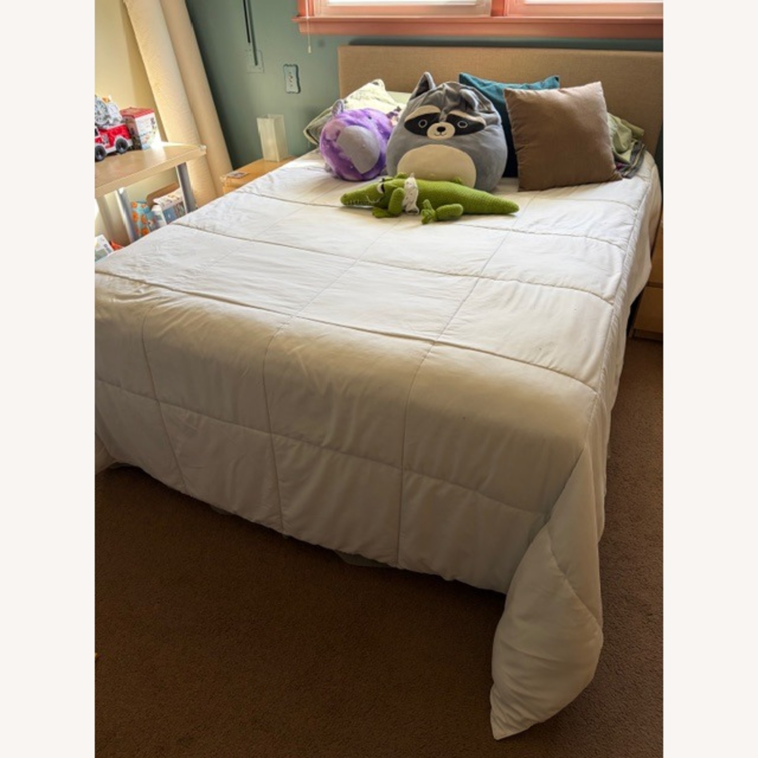 Quality Queen Bed W Headboard - image-1