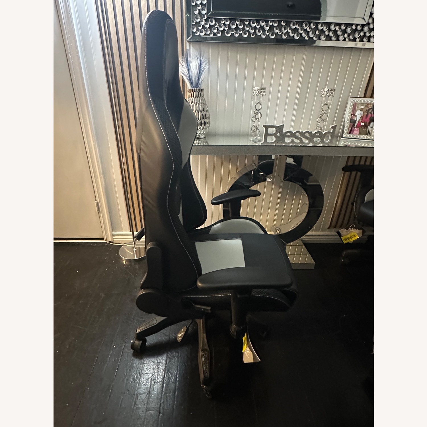 Lynxtyn Gaming Chair - image-5