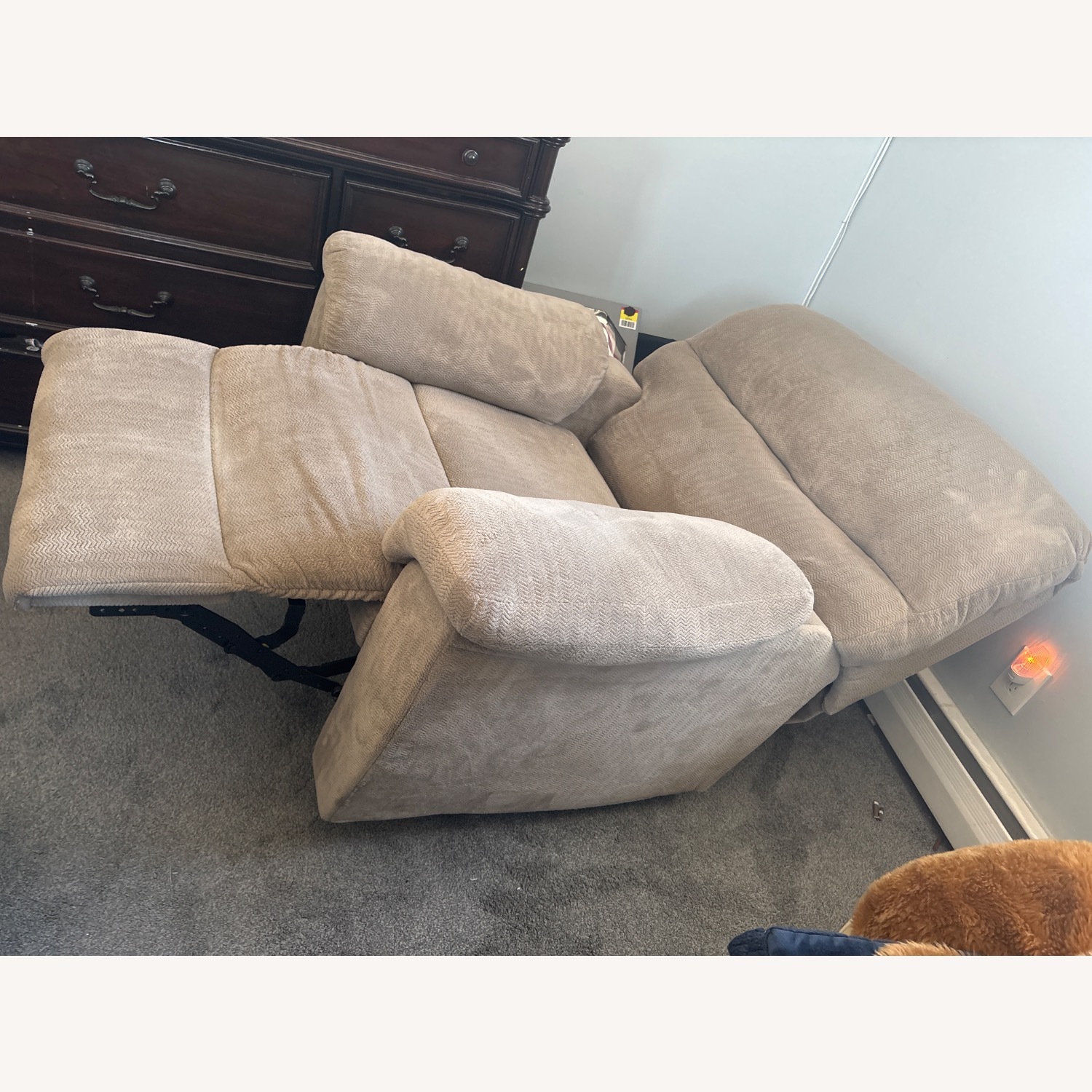 Natural Fabric Recliner - image-4