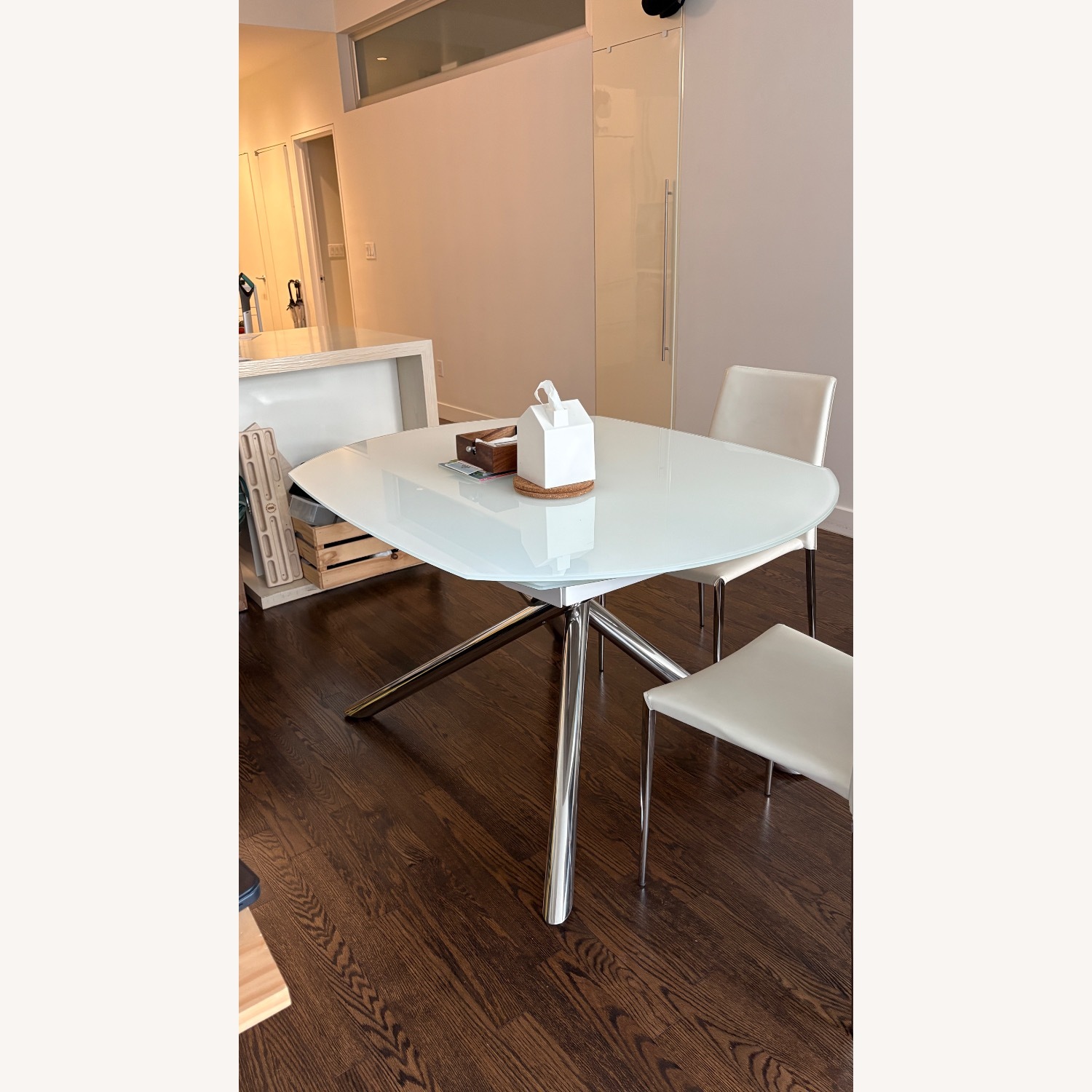 Expandable Modani Mirrored Glass Table - image-1