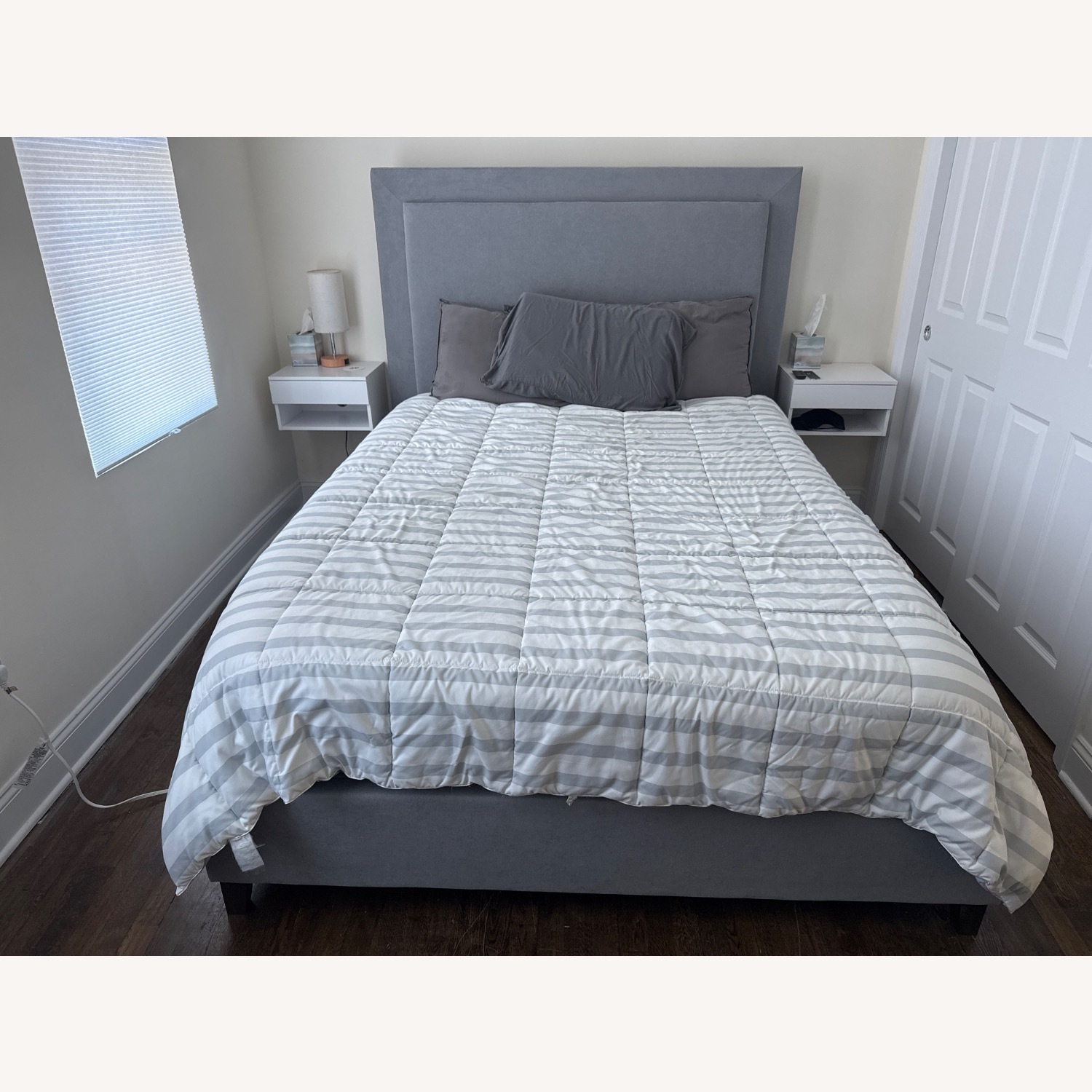 Performa Queen Gray Upholstered Panel Bed - image-2