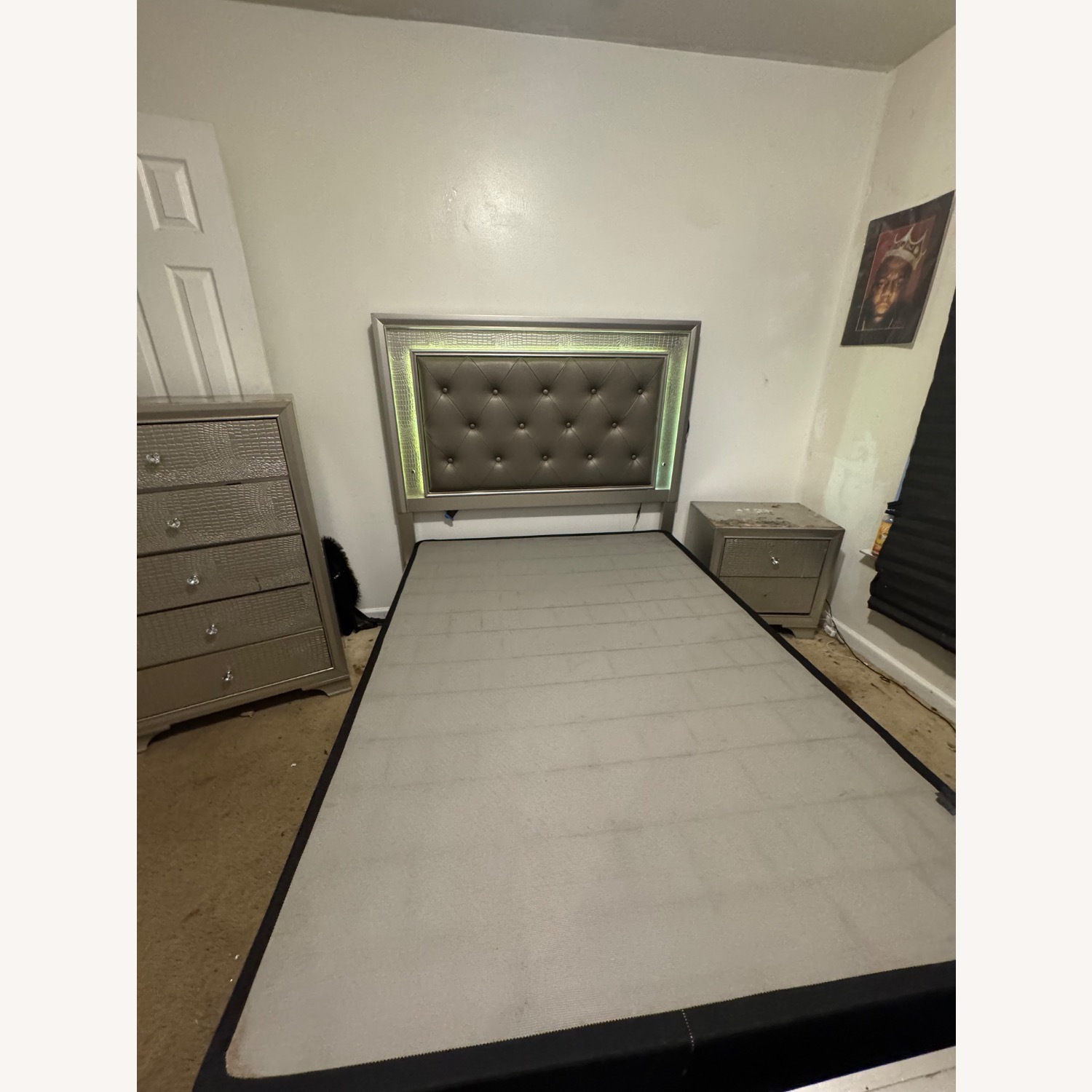 Silver Led Light up Full Size Bed - image-4