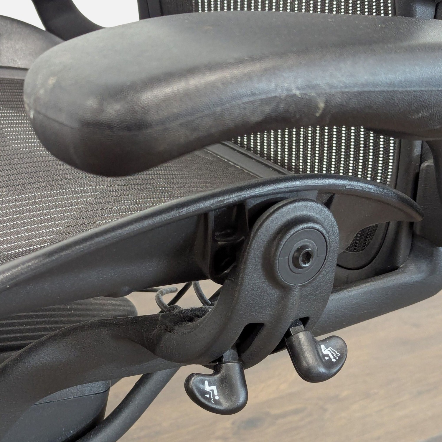 Herman Miller Aeron Ergonomic Office Chair  - image-6