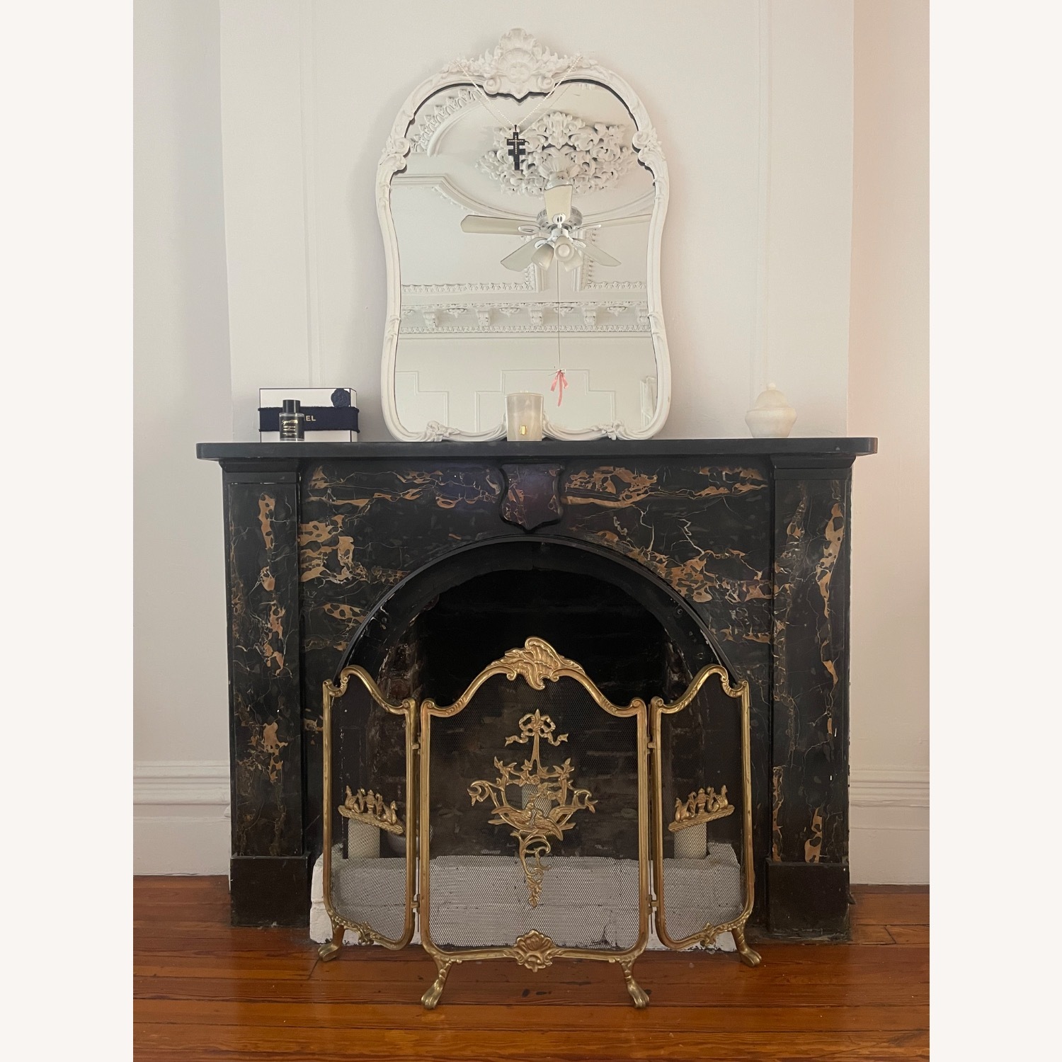 Vintage/Antique Gold Brass Décor - image-9