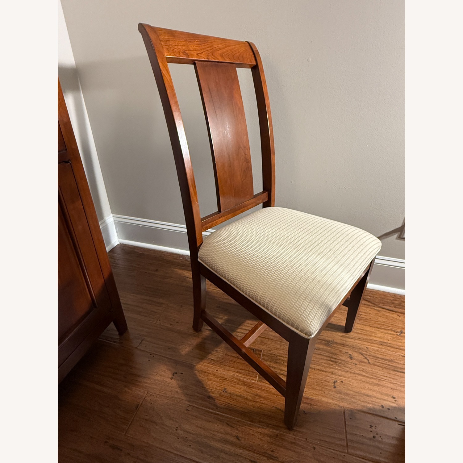 Kincaid Cherry Park Dining Set - image-5