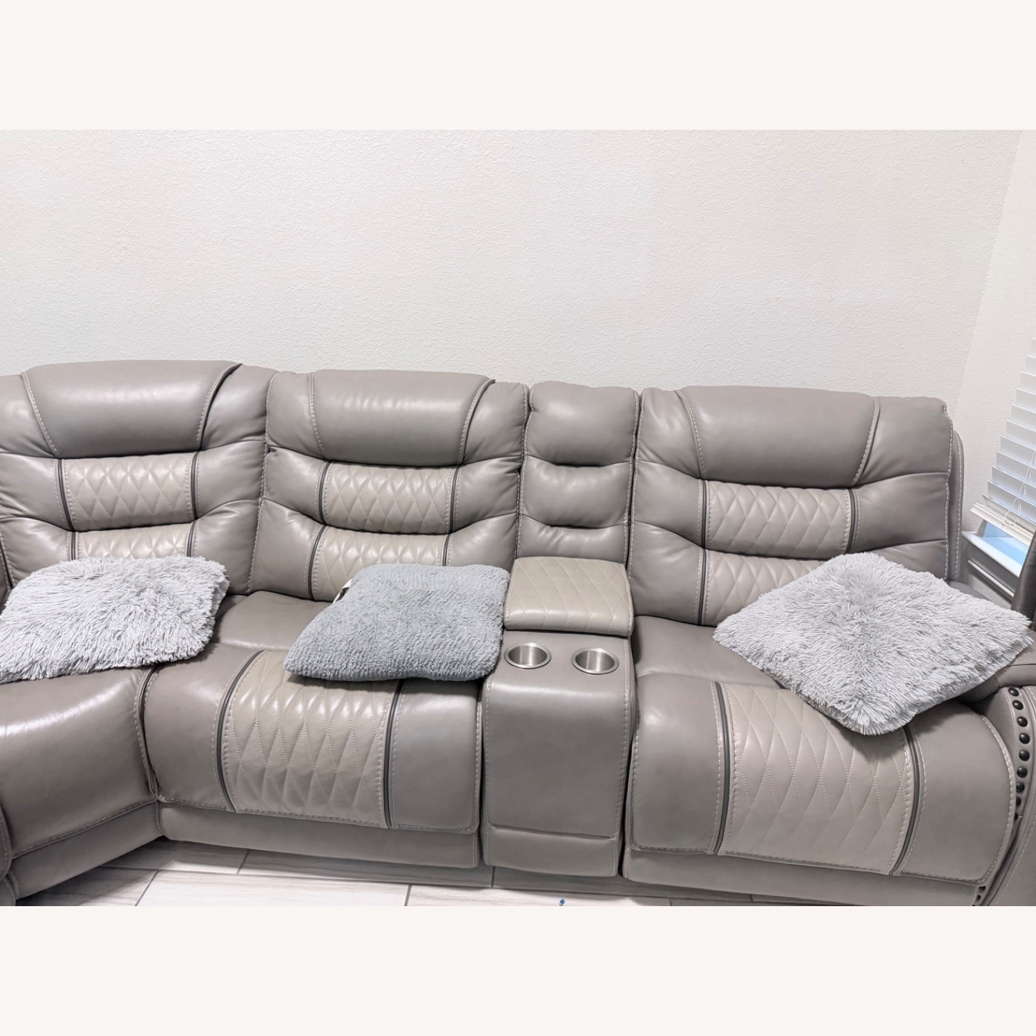 Rooms To Go Headliner Light Gray Leather 3+ Piece Sectional - image-4