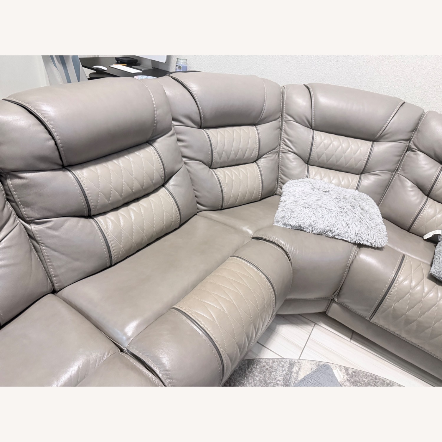 Rooms To Go Headliner Light Gray Leather 3+ Piece Sectional - image-2