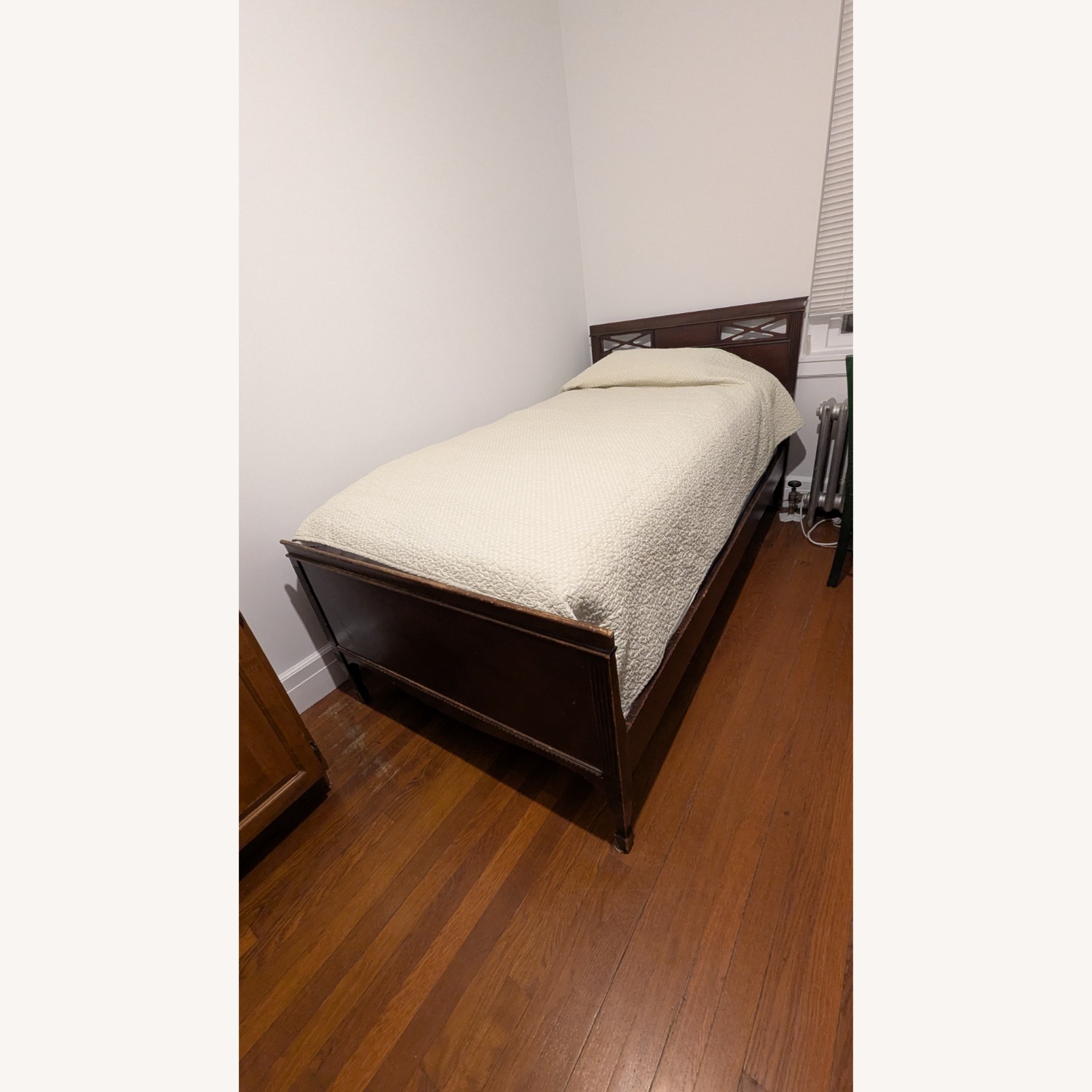 Single Bed - image-2