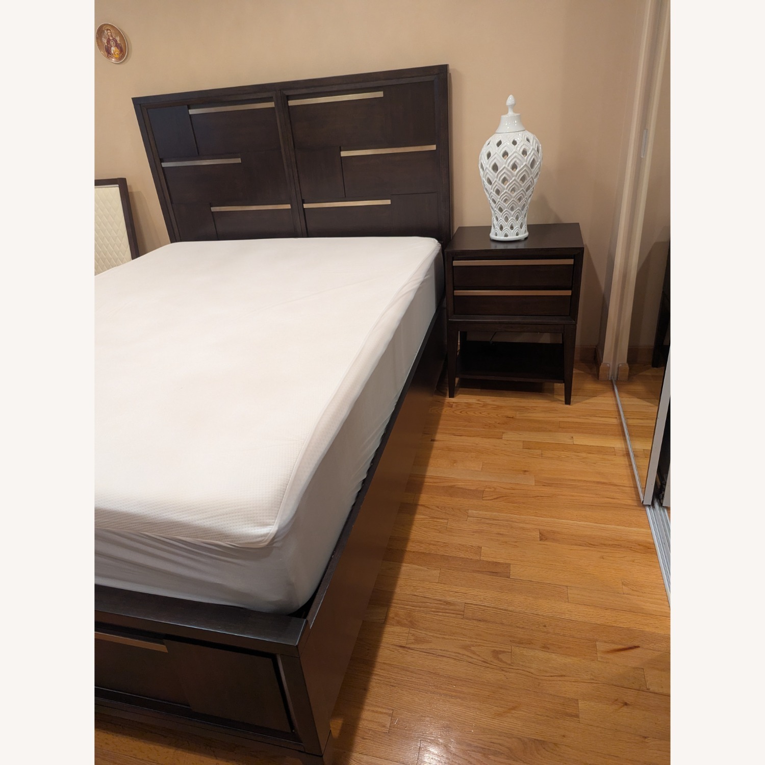 Magnussen Home Furnishings Dark Brown Queen Bed - image-2