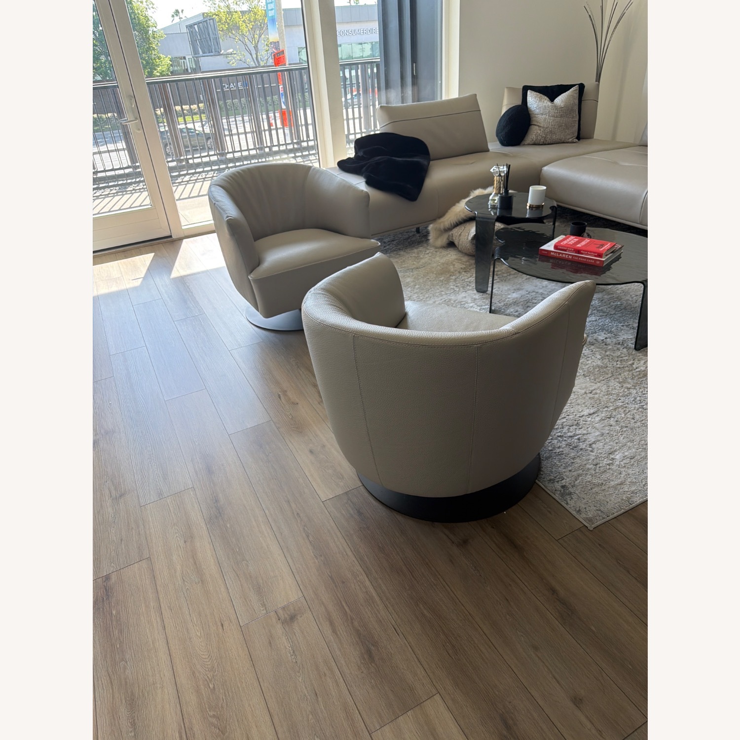 Danta Swivel Chair - image-3