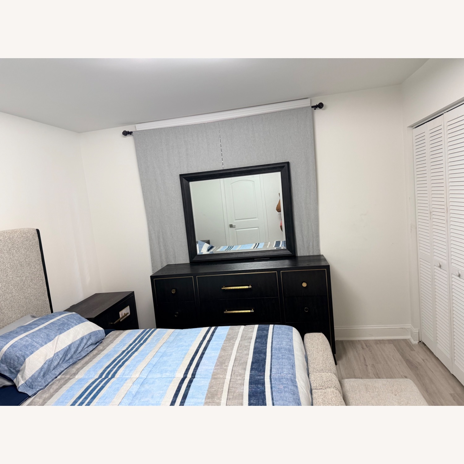 Rooms To Go Light Gray King Bed - image-2