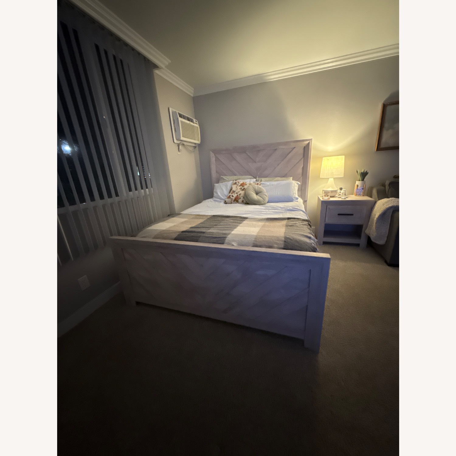 Bob's Discount Furniture Light Gray Queen Bed - image-2