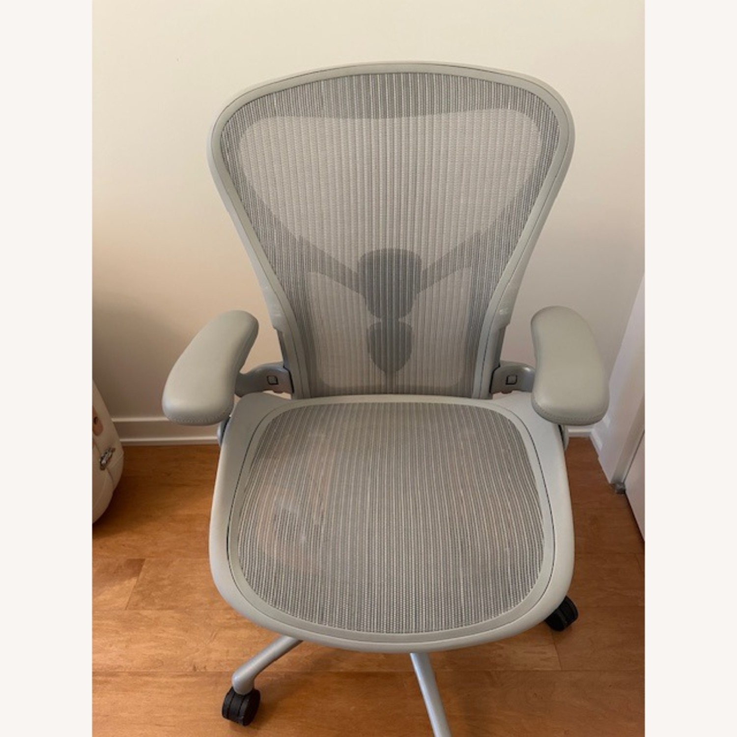 Herman Miller Aeron Chair - image-3