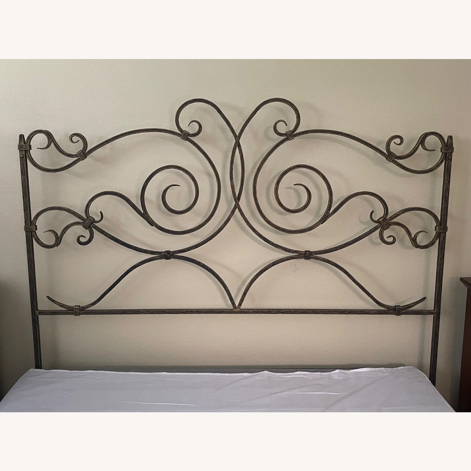 Claudio Rayes Bed #20 Wrought Iron Queen Bed - image-8