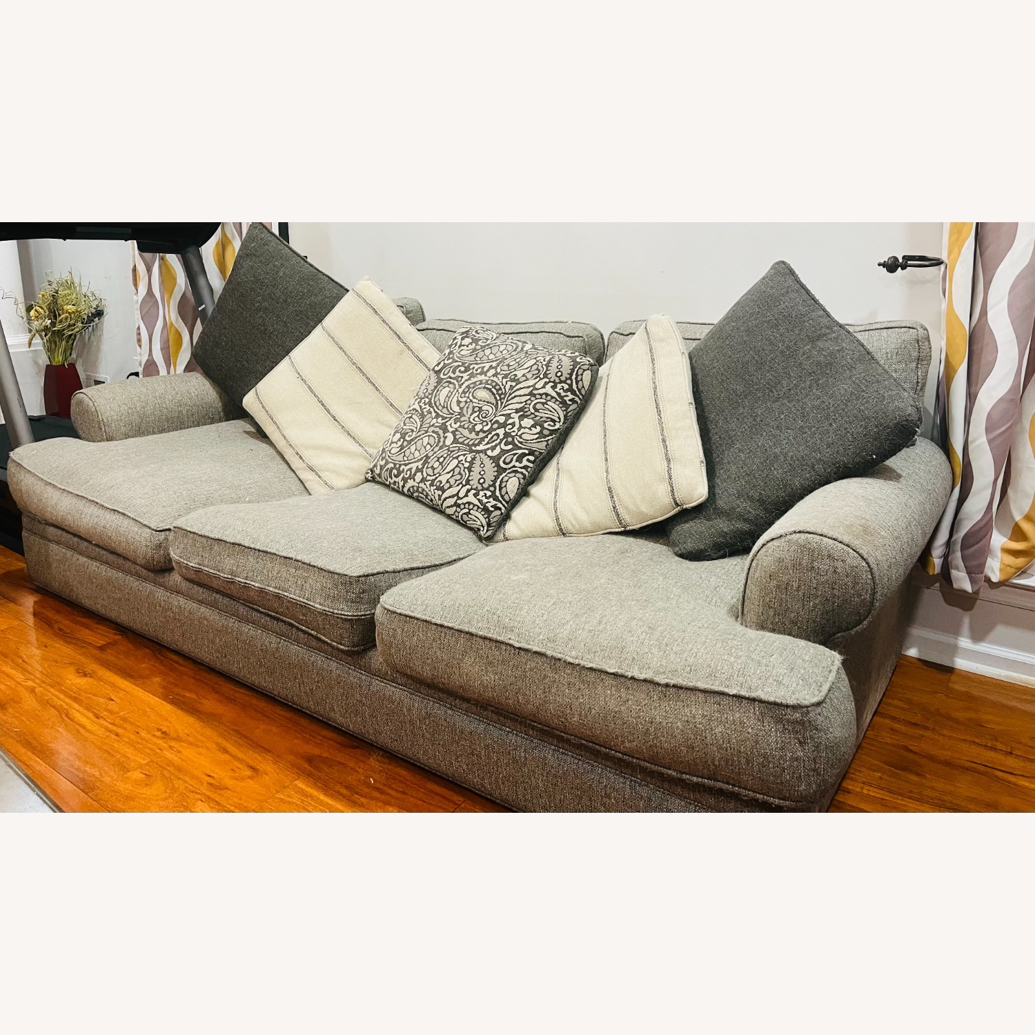 Raymour & Flanigan Light Gray 3+ Seater Sofa - image-2
