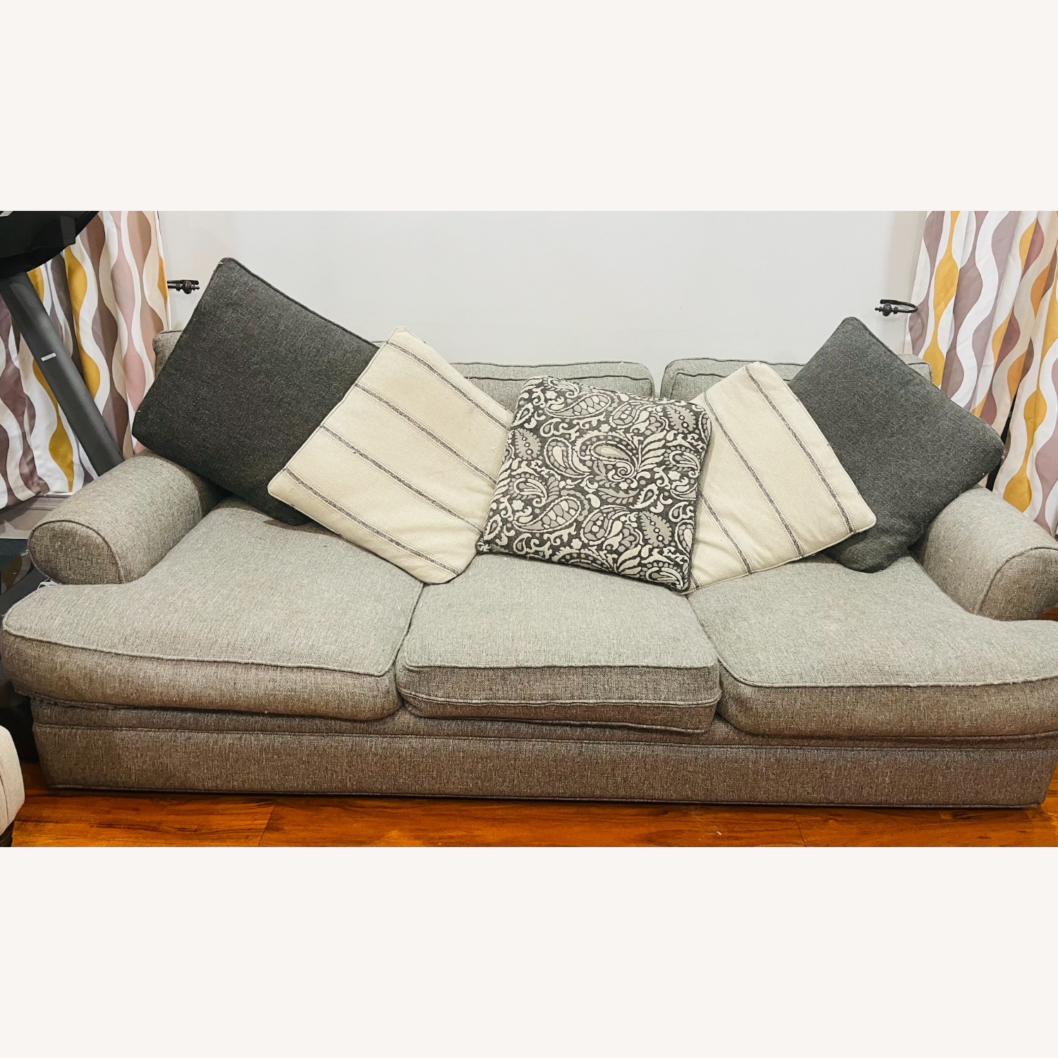 Raymour & Flanigan Light Gray 3+ Seater Sofa - image-1