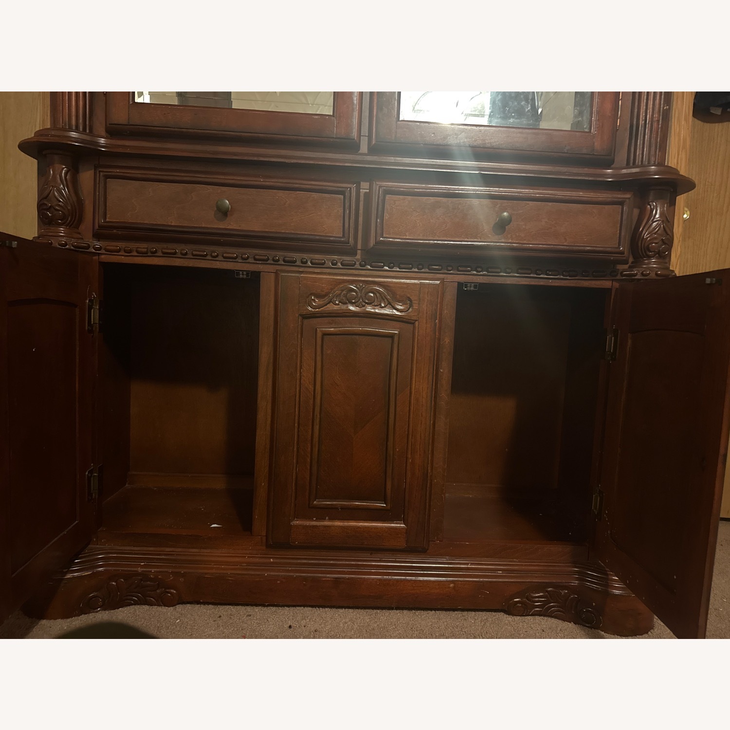 ACME Chateau De Ville Hutch  - image-4