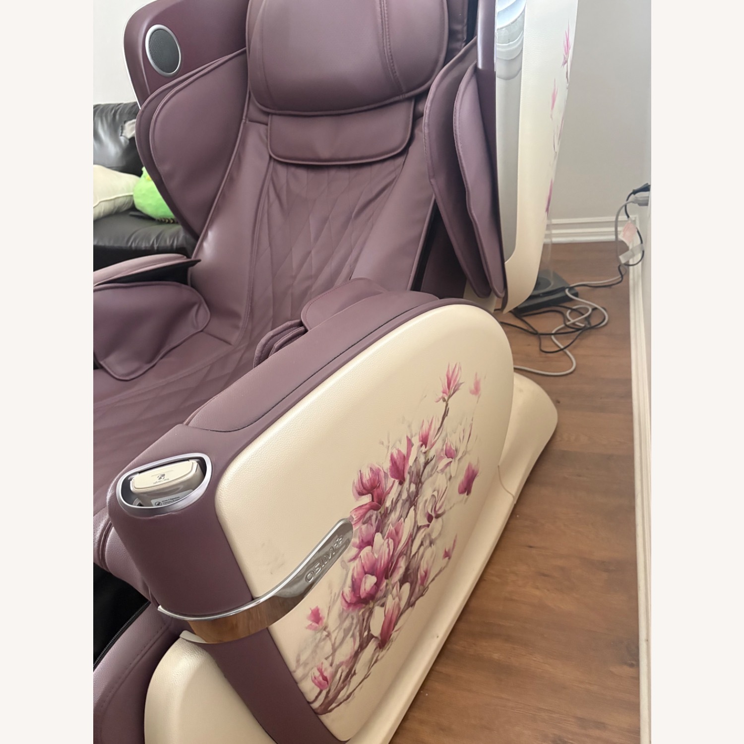Osim uLove Heated Recliner Massage Chair - image-4