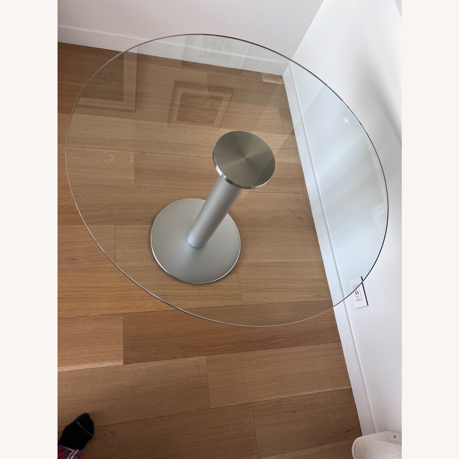 Design Within Reach Stua Jesus Gasca’s Zero Pedestal Table - image-4