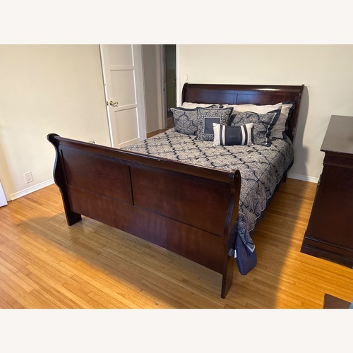 Used Alisdair Queen Sleigh Bed for sale on AptDeco