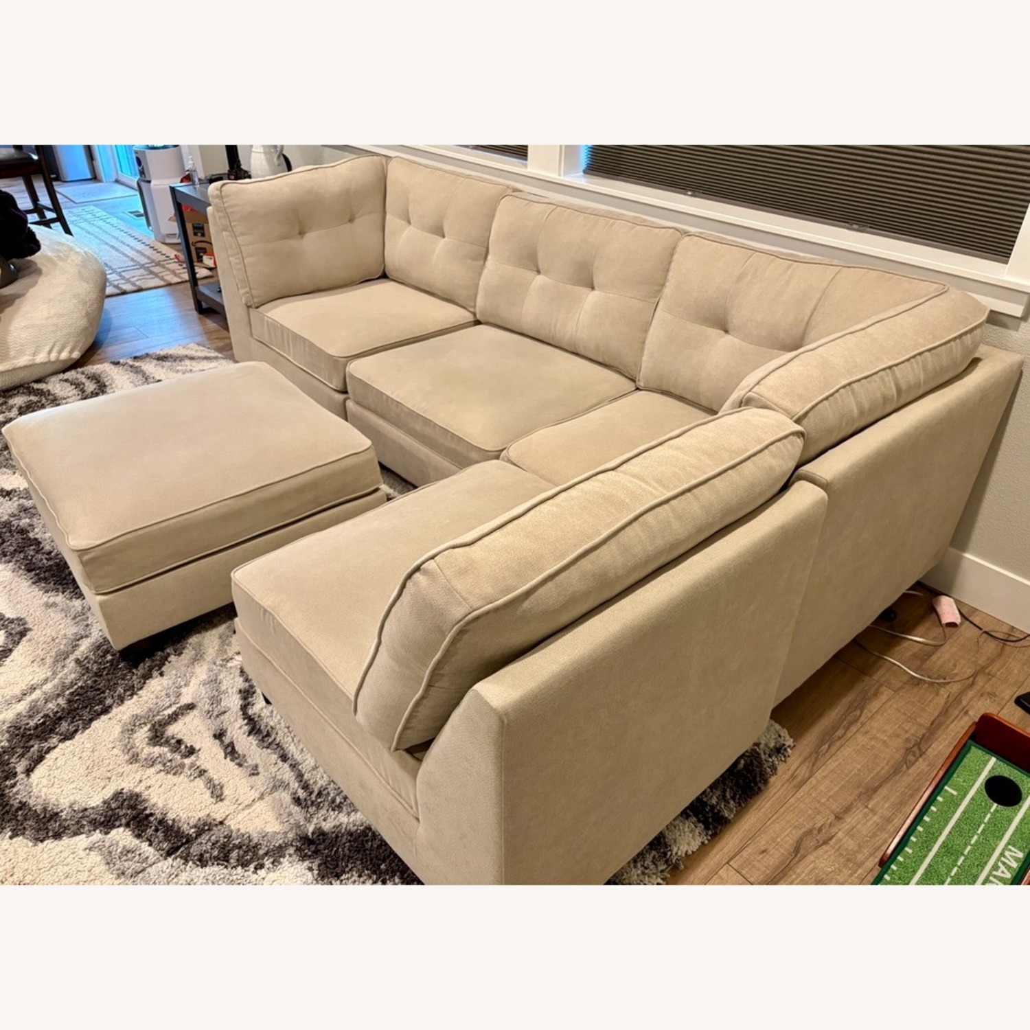 Ashley Furniture 5 Piece Sectional incl Ottoman - image-4