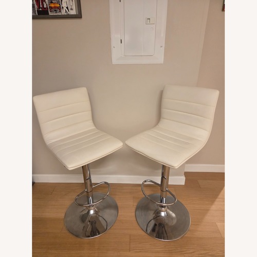 Used White Fabric Stools for sale on AptDeco