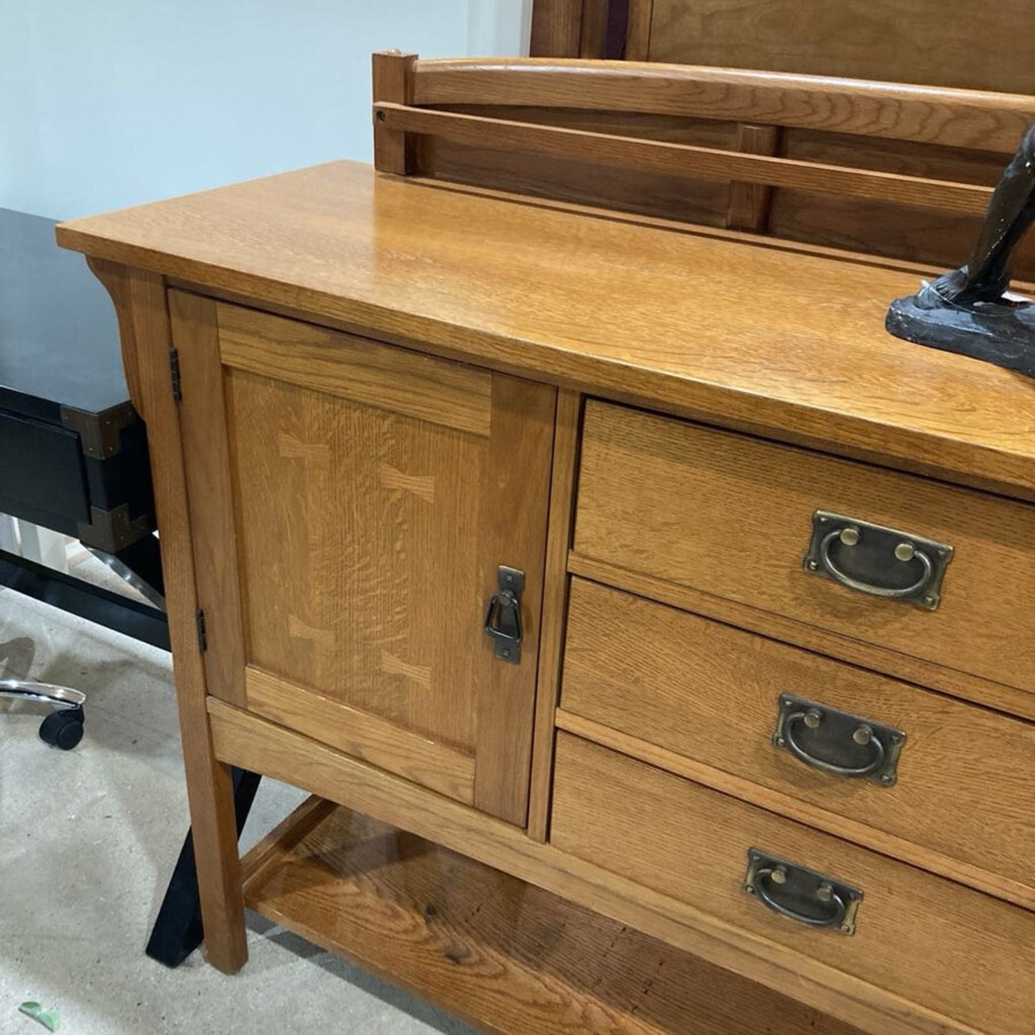 Bassett Arts & Crafts Style Oak Buffet - image-5