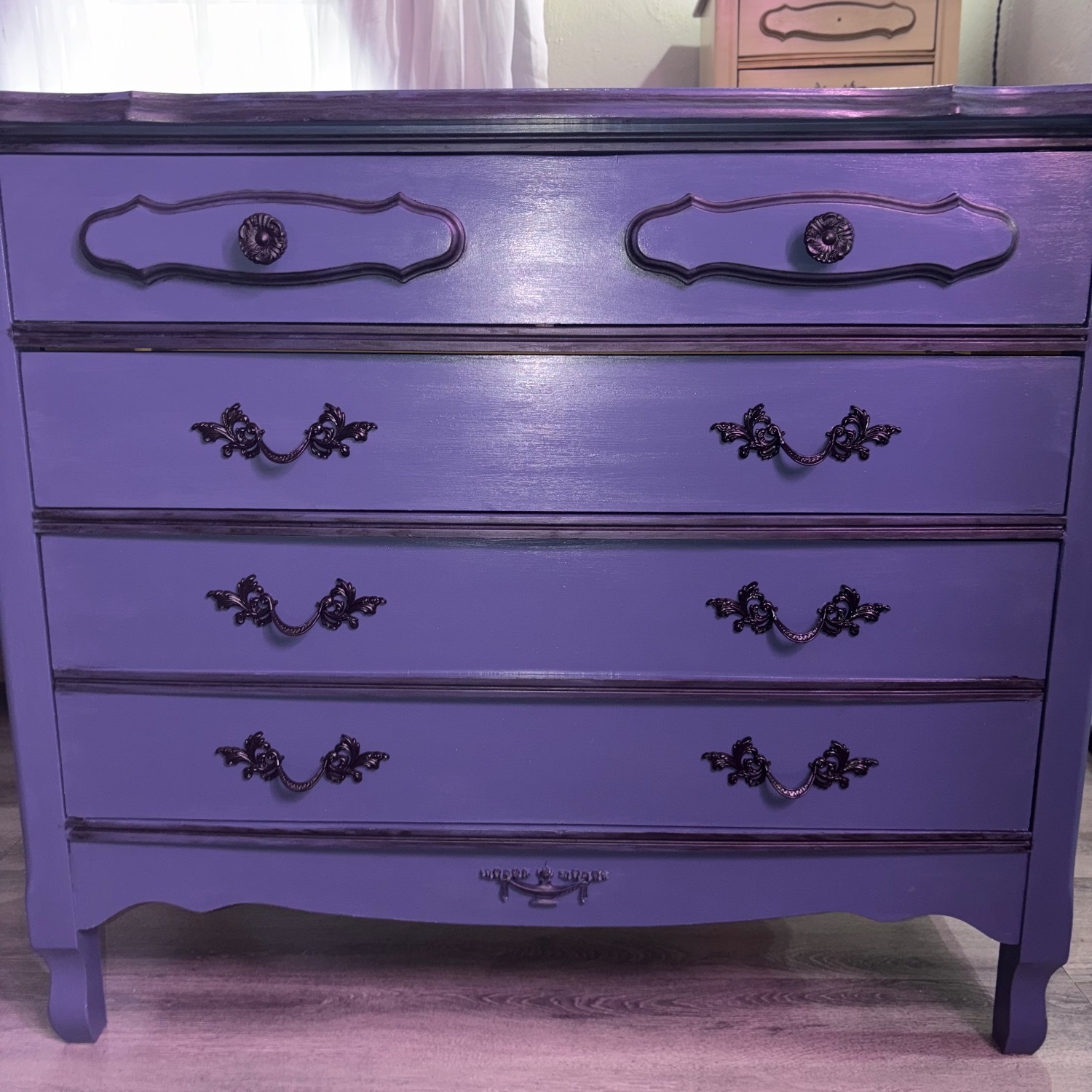 Vintage/Antique French Provincial Chest of Drawer - image-3