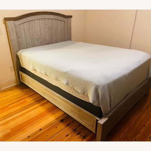 Used White Wood Queen Bed for sale on AptDeco