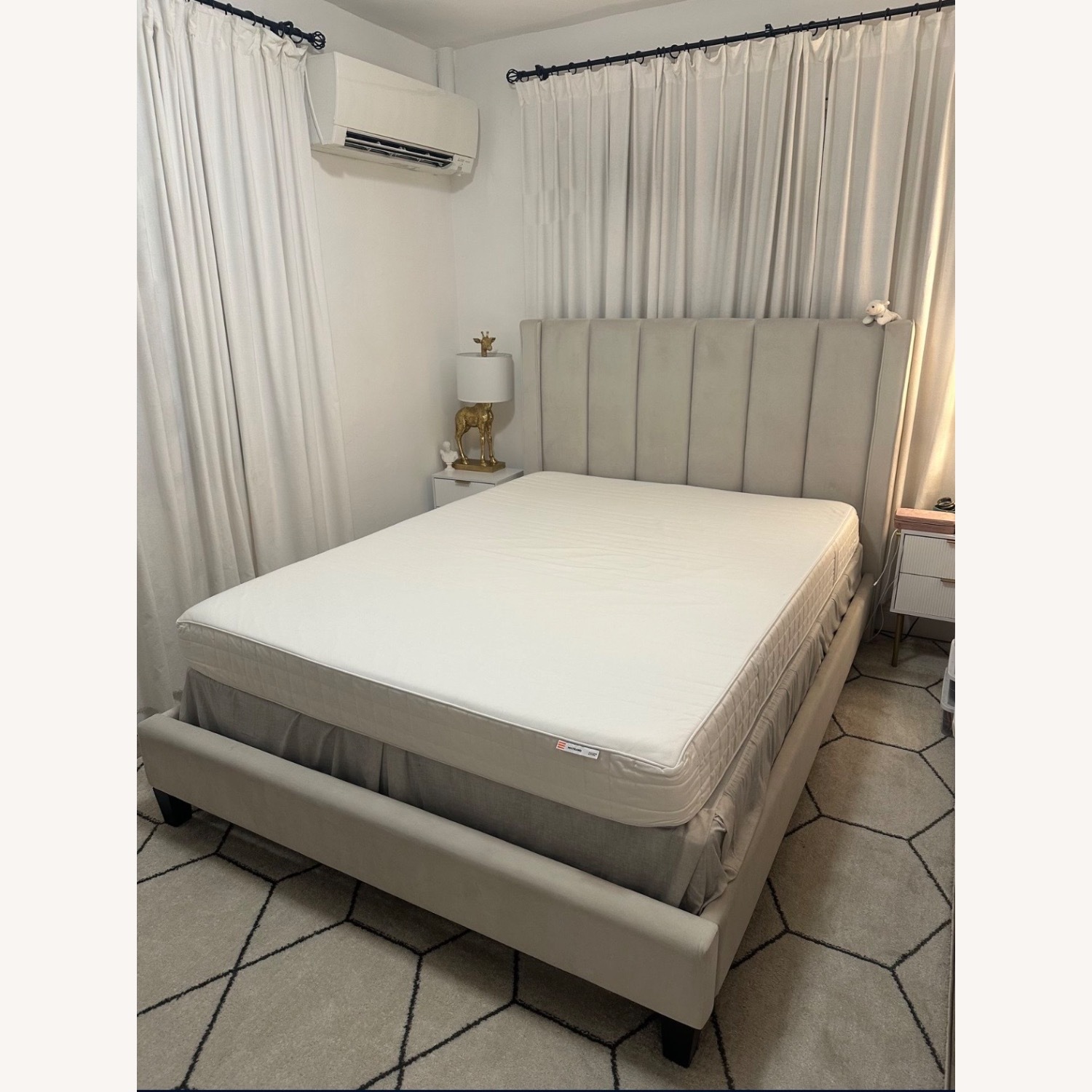 City Furniture Audrey Light Gray Velvet Queen Bed - image-7