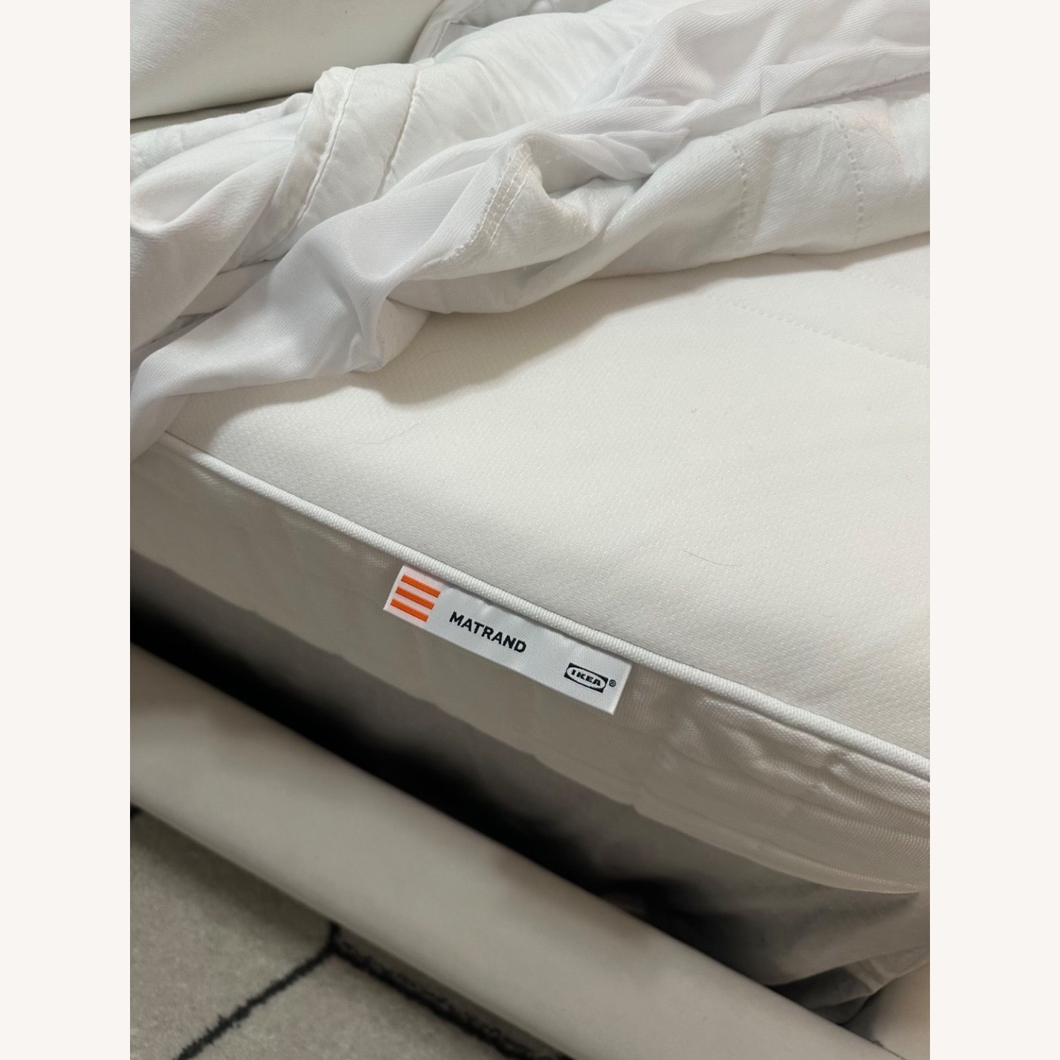 City Furniture Audrey Light Gray Velvet Queen Bed - image-5