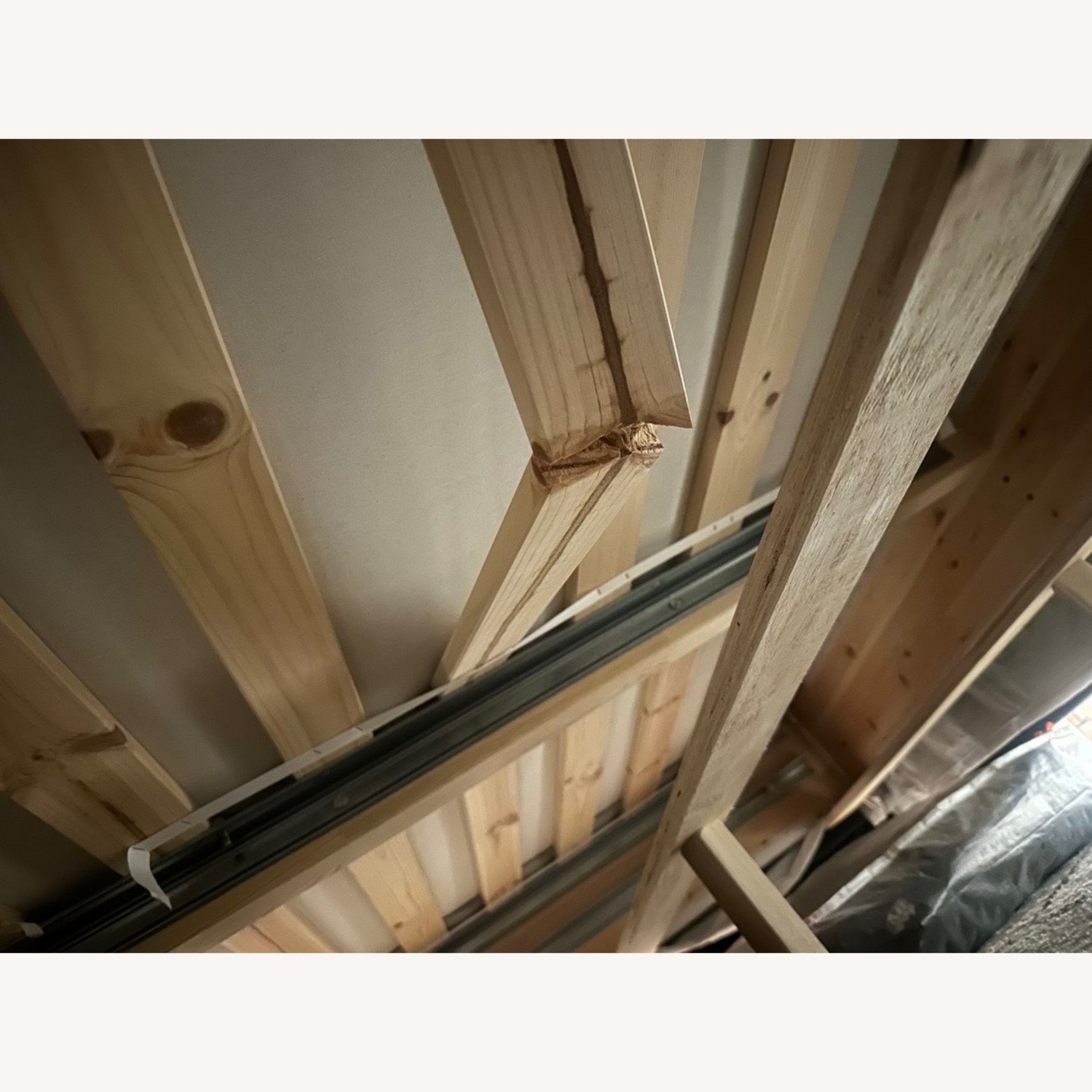 City Furniture Audrey Light Gray Velvet Queen Bed - image-4