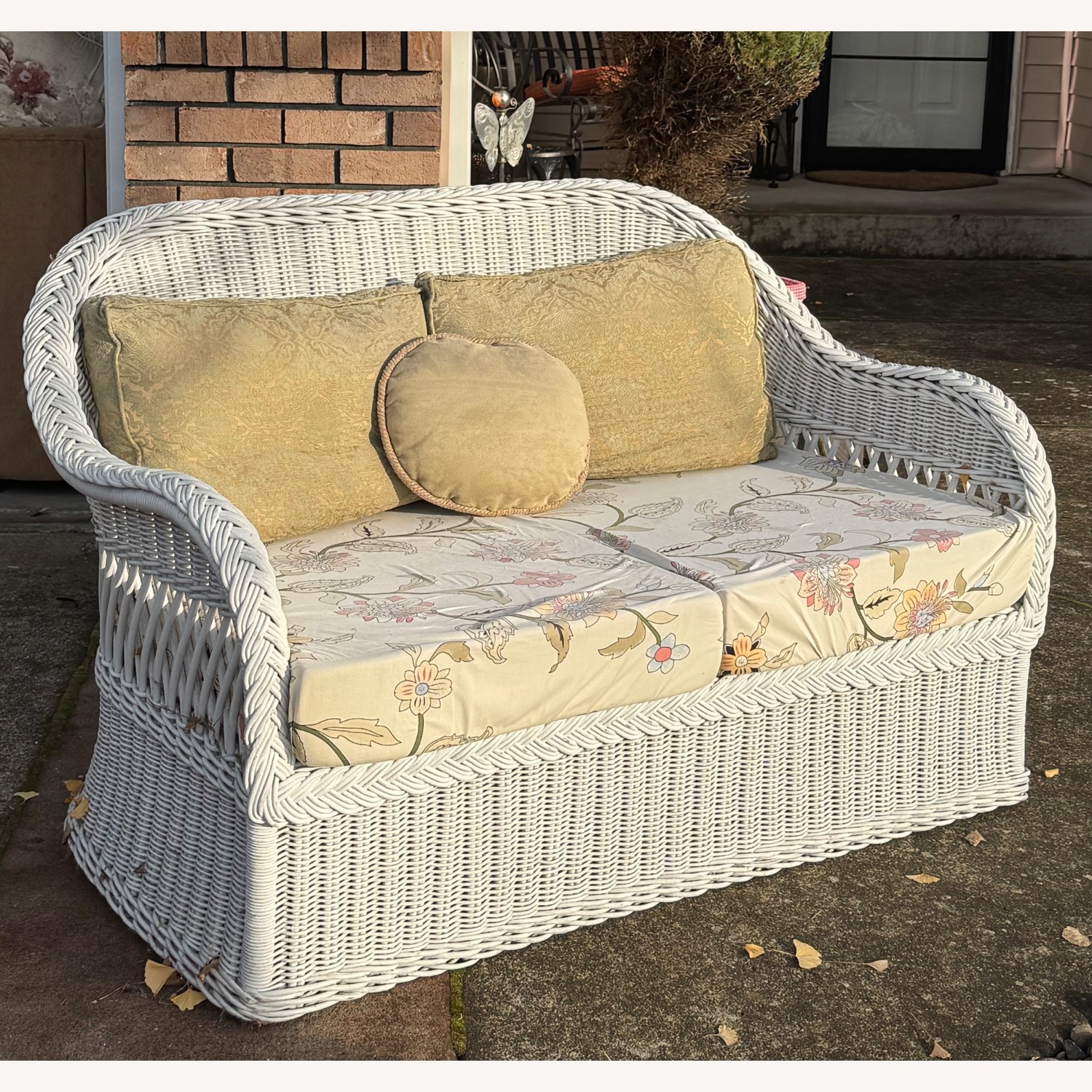Vintage/Antique White Wicker Loveseat - image-4
