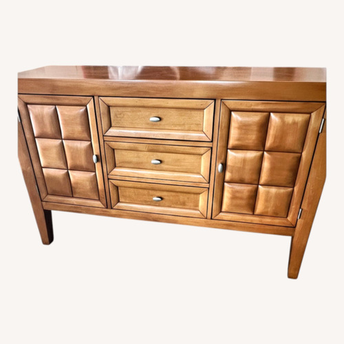 Used Rooms To Go Dining Table for sale on AptDeco