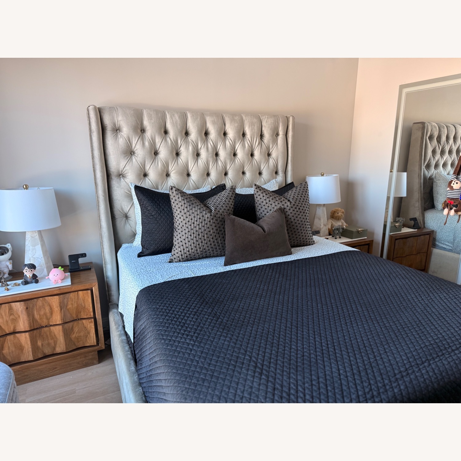 Luxury Tufted Queen Bed - image-2