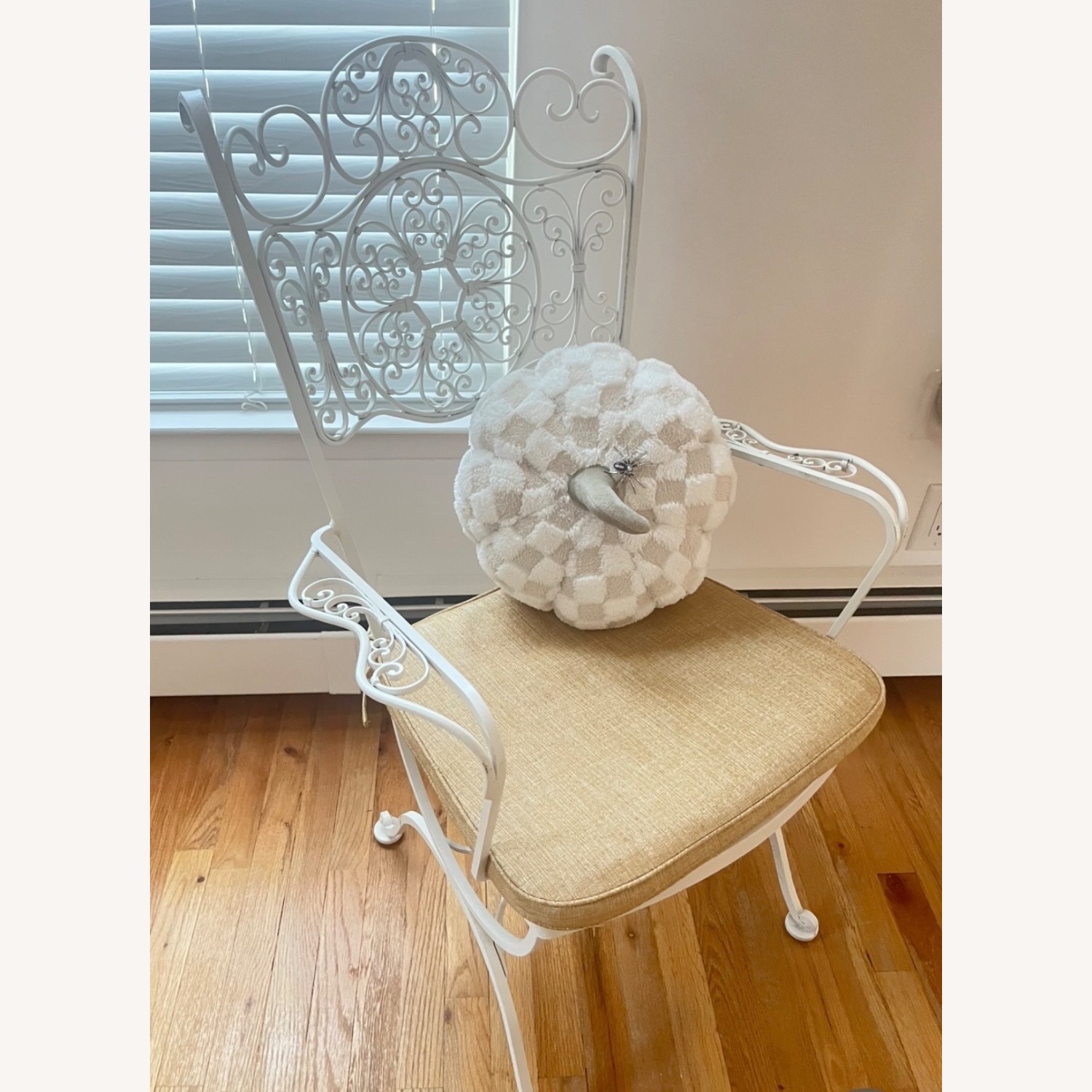 Vintage/Antique White Dining Sets - image-3