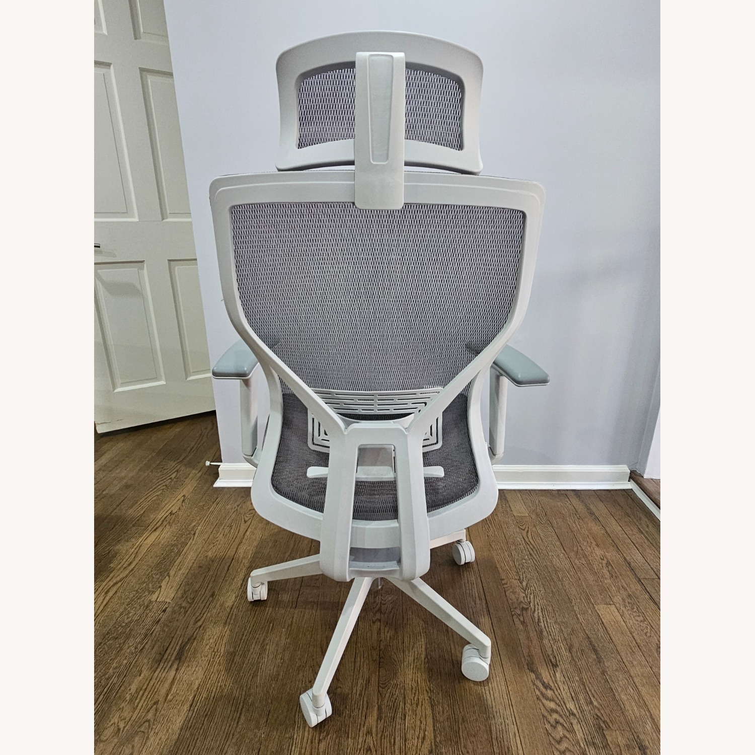 Ergonomic Mesh Swivel Task Chair, Light Gray  - image-4