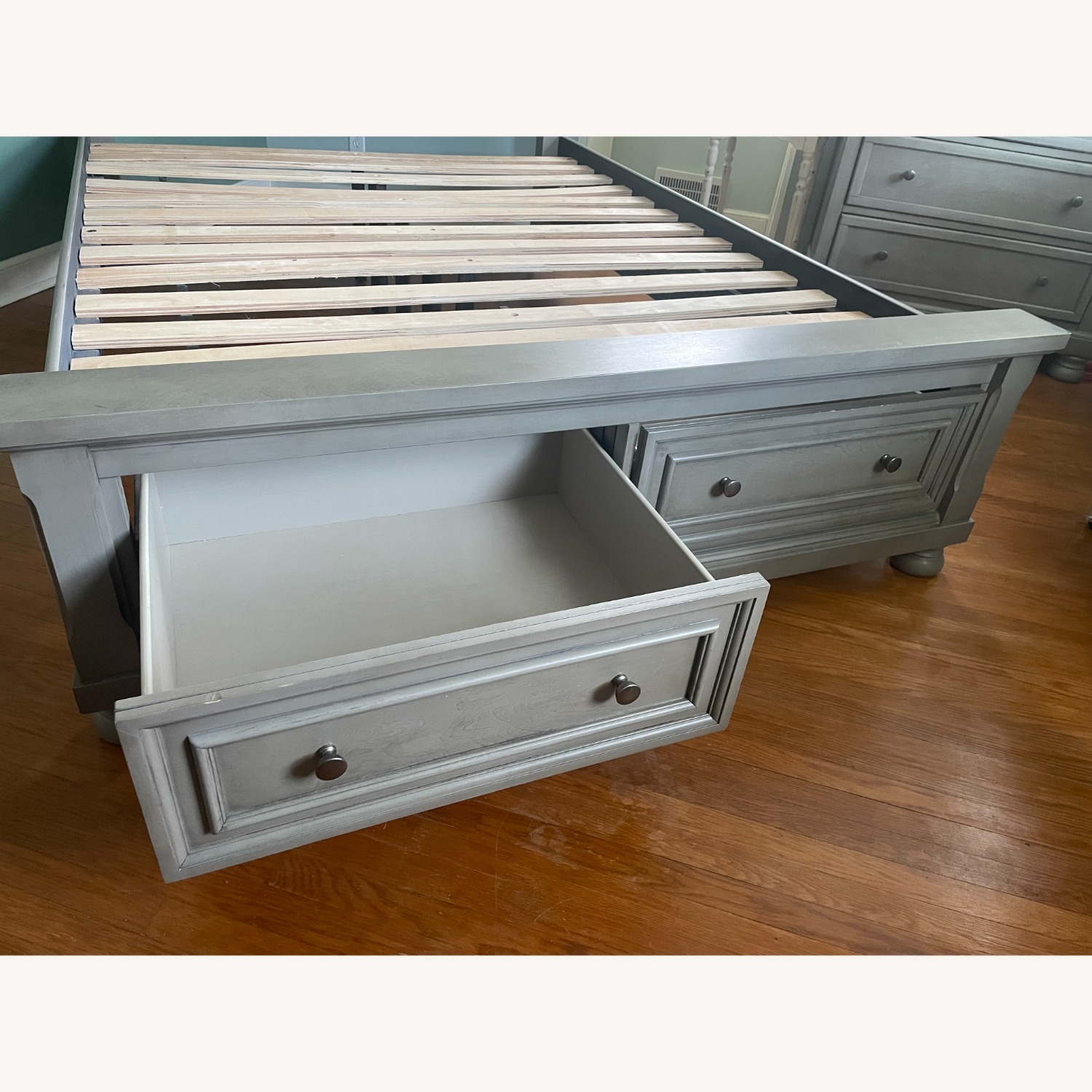 Lettner Light Gray Wood Queen Bed - image-3