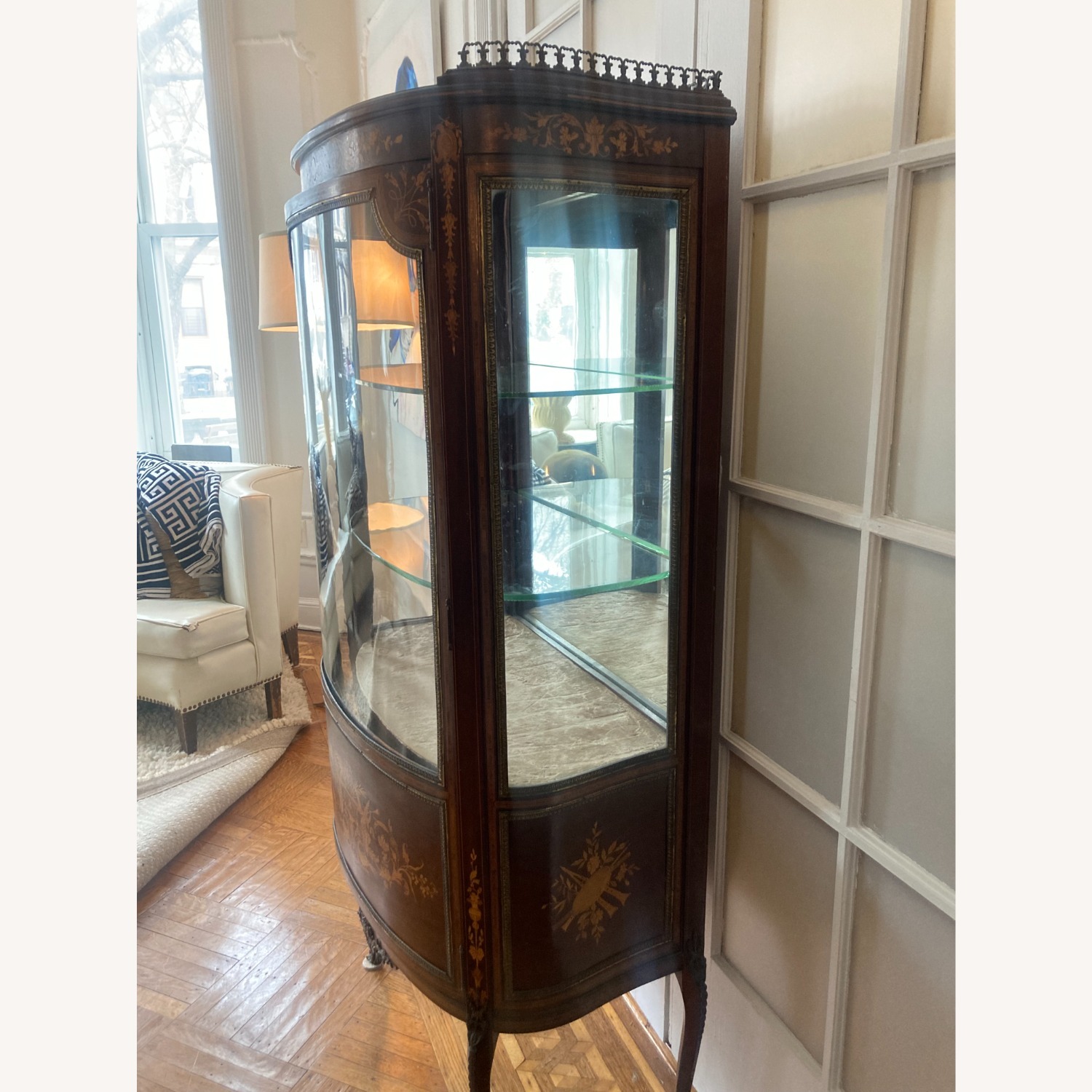 Antique French Style Inlaid Curved Glass Vitrine  - image-5