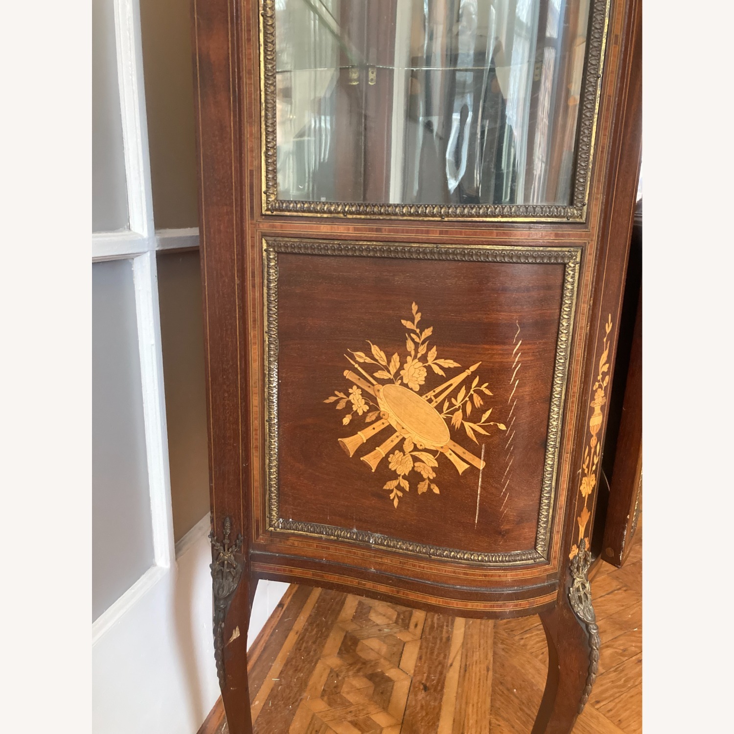 Antique French Style Inlaid Curved Glass Vitrine  - image-4