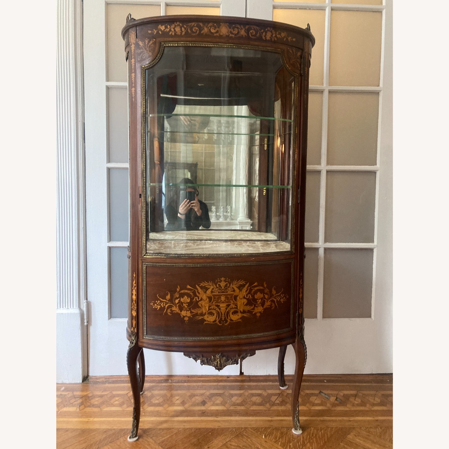 Antique French Style Inlaid Curved Glass Vitrine  - image-6