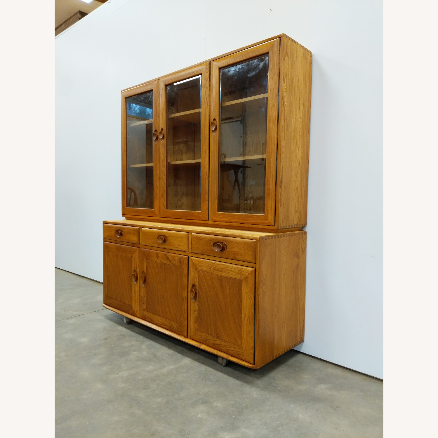 Vintage Sideboard / Hutch / China Cabinet by Ercol - image-2
